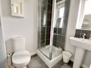 Master En-suite- click for photo gallery